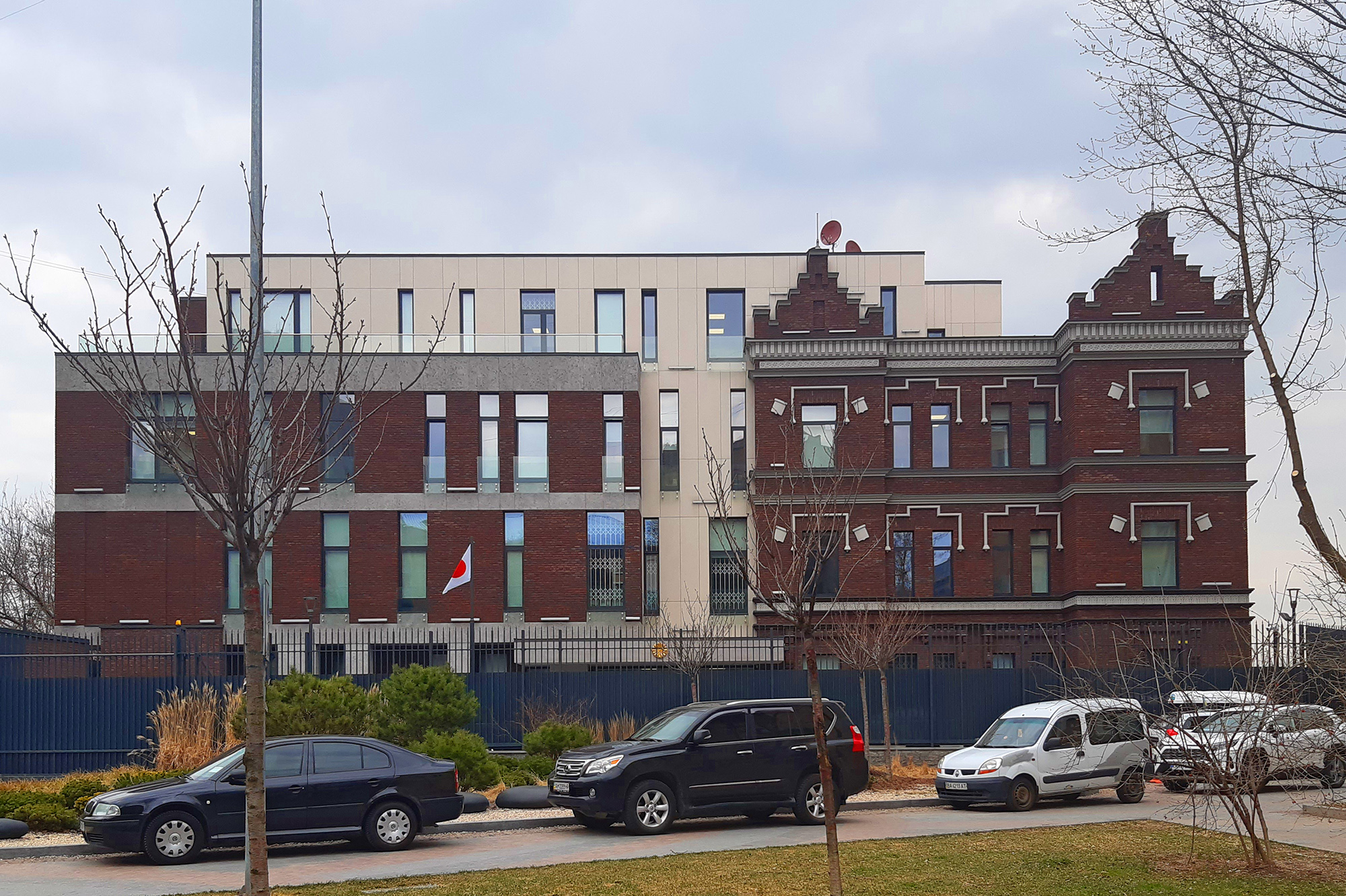 5 архітектурних шедеврів, що ідеально вписалися у історичні центри міст України